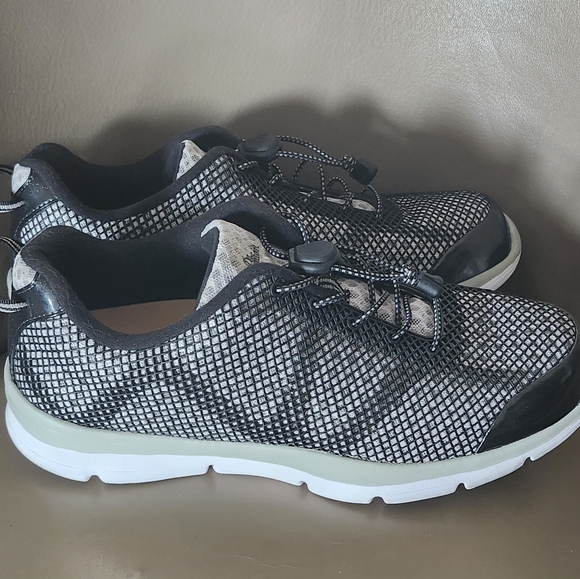 DR. COMFORT MEN'S SIZE 10W SHOE.  $33 - Picture 3 of 15